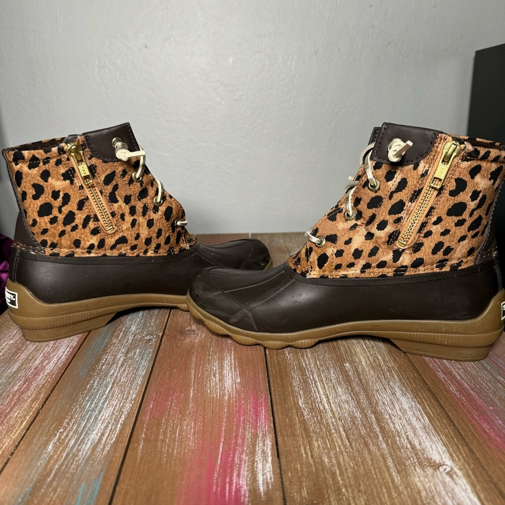 Speedy Women’s Syren Gulf Leopard Duck Size 7.5 Brown Boots Ankle Low Heel 1-2” - Picture 6 of 11